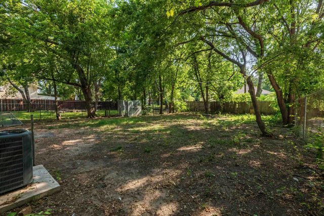 1130 S Hydraulic, Wichita, KS 67211