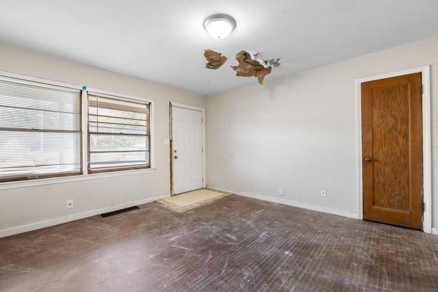 1130 S Hydraulic, Wichita, KS 67211