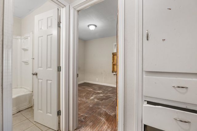 1130 S Hydraulic, Wichita, KS 67211