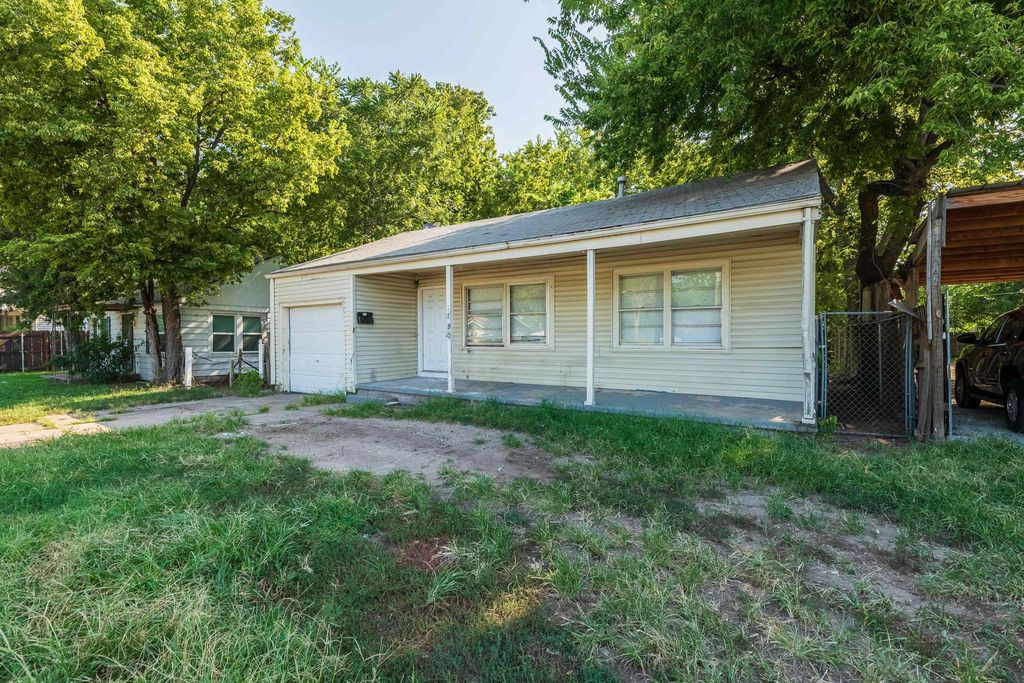 1130 S Hydraulic, Wichita, KS 67211