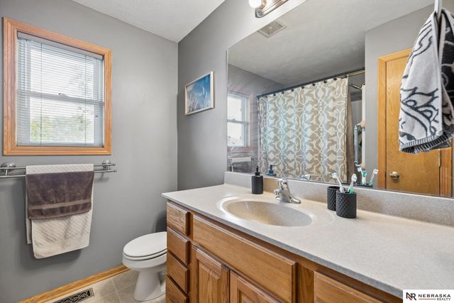 5508 N 17th Street, Lincoln, NE 68521