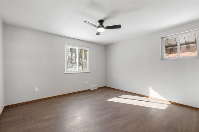 678 Colonial Manor Rd, North Huntingdon, PA 15642