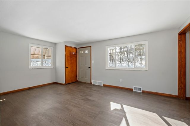 678 Colonial Manor Rd, North Huntingdon, PA 15642