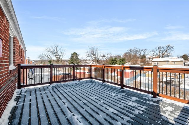 678 Colonial Manor Rd, North Huntingdon, PA 15642