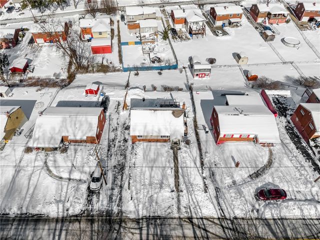 678 Colonial Manor Rd, North Huntingdon, PA 15642