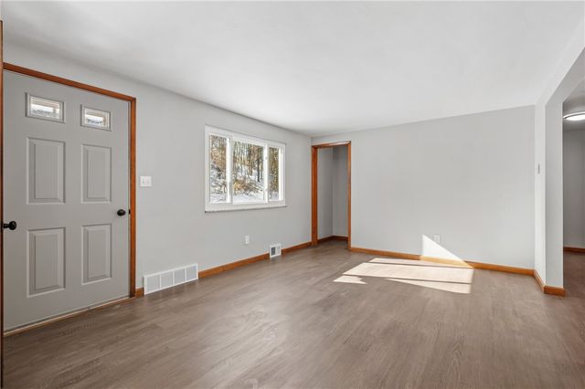 678 Colonial Manor Rd, North Huntingdon, PA 15642