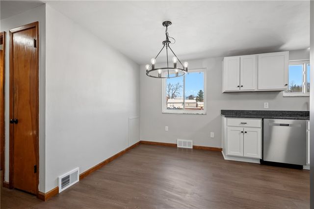 678 Colonial Manor Rd, North Huntingdon, PA 15642