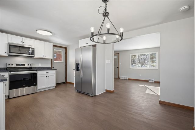 678 Colonial Manor Rd, North Huntingdon, PA 15642