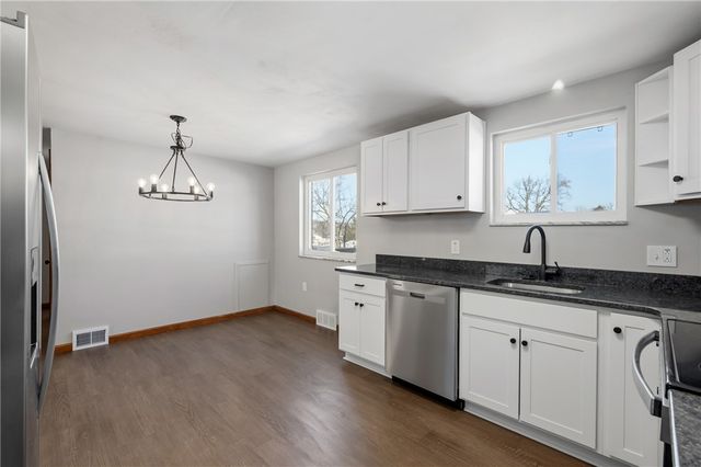 678 Colonial Manor Rd, North Huntingdon, PA 15642