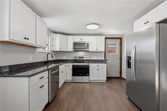 678 Colonial Manor Rd, North Huntingdon, PA 15642