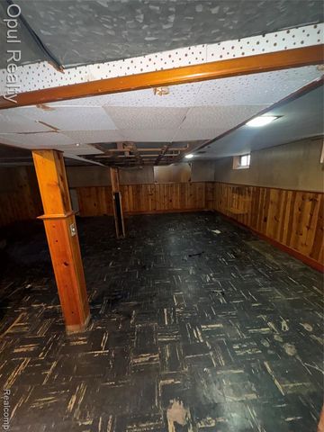 504 E Pearl Avenue, Hazel Park, MI 48030