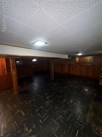 504 E Pearl Avenue, Hazel Park, MI 48030