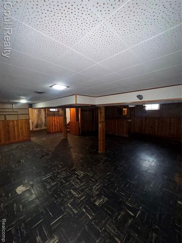 504 E Pearl Avenue, Hazel Park, MI 48030