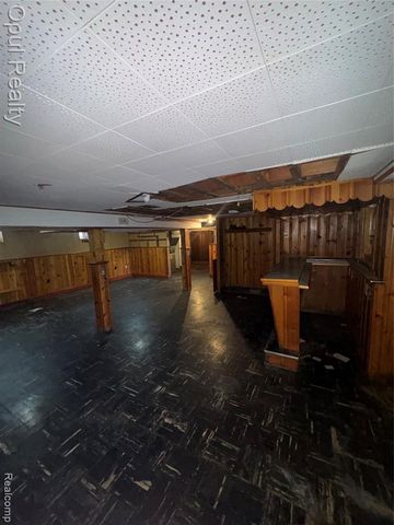 504 E Pearl Avenue, Hazel Park, MI 48030
