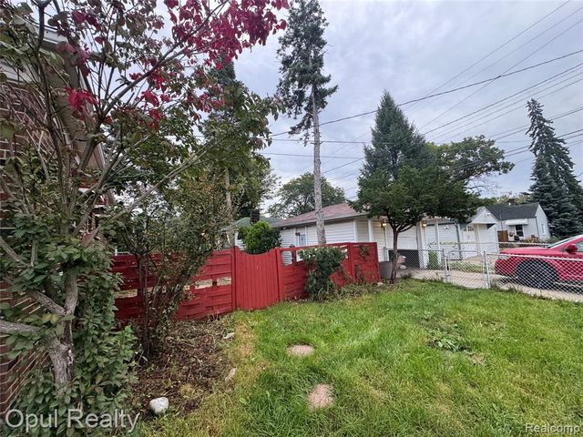 504 E Pearl Avenue, Hazel Park, MI 48030