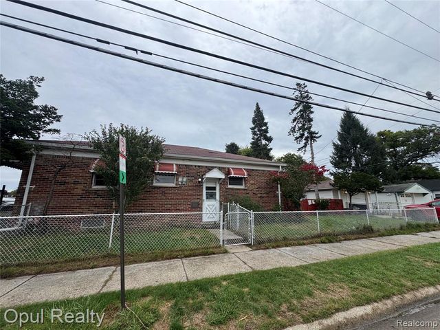 504 E Pearl Avenue, Hazel Park, MI 48030