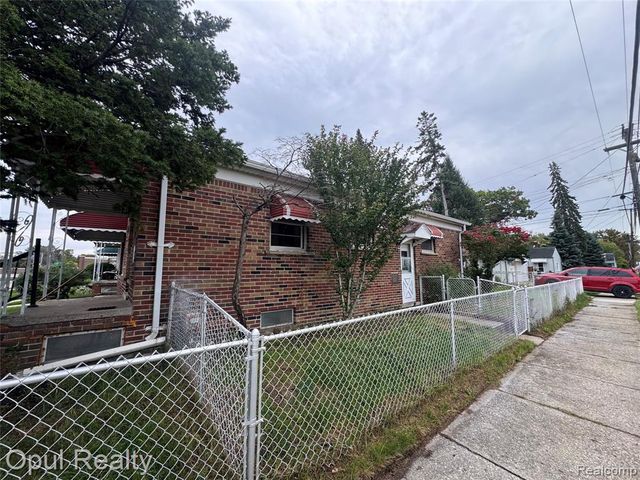 504 E Pearl Avenue, Hazel Park, MI 48030