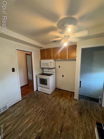 504 E Pearl Avenue, Hazel Park, MI 48030