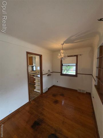 504 E Pearl Avenue, Hazel Park, MI 48030