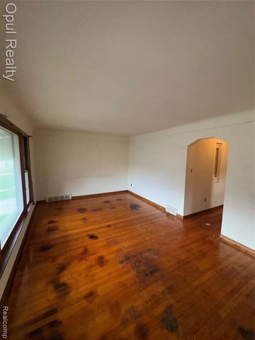 504 E Pearl Avenue, Hazel Park, MI 48030