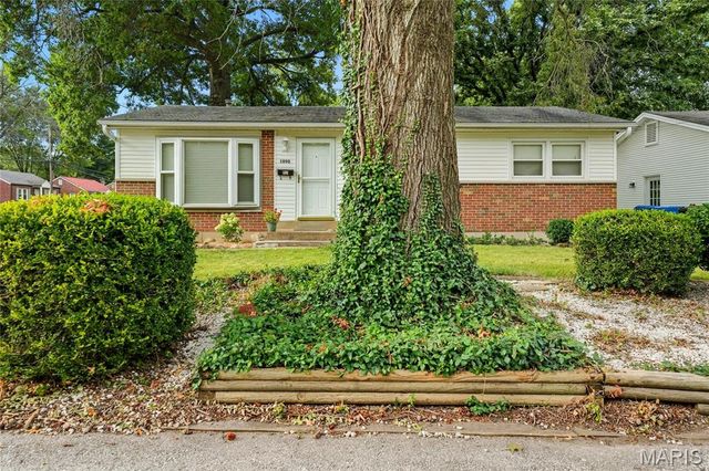 1090 Saint Joseph Street, Florissant, MO 63031