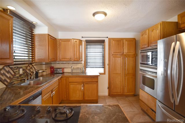 17228 DORSET Avenue, Southfield, MI 48075