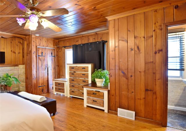 17228 DORSET Avenue, Southfield, MI 48075