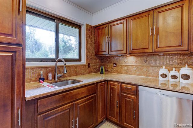 23898 W Le Bost, Novi, MI 48375