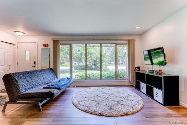 23898 W Le Bost, Novi, MI 48375