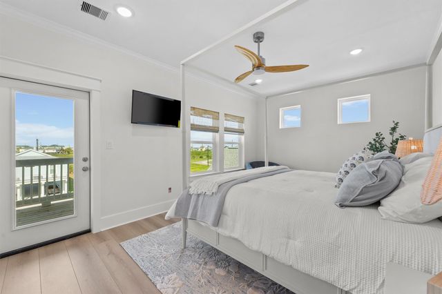 4042 Miramar Court, Galveston, TX 77554