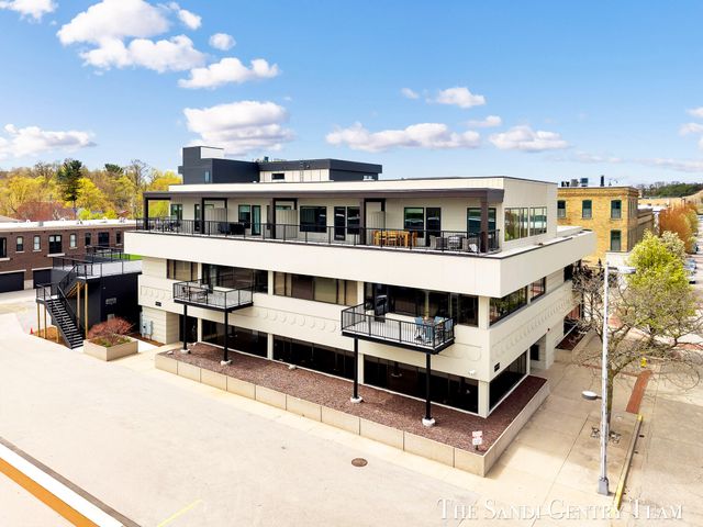 300 Washington Avenue 3, Grand Haven City, MI 49417