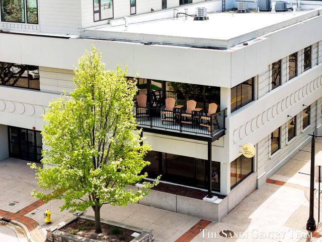300 Washington Avenue 3, Grand Haven City, MI 49417