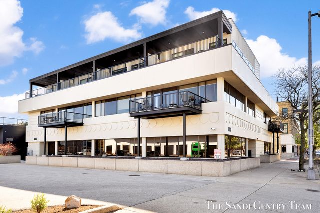 300 Washington Avenue 3, Grand Haven City, MI 49417
