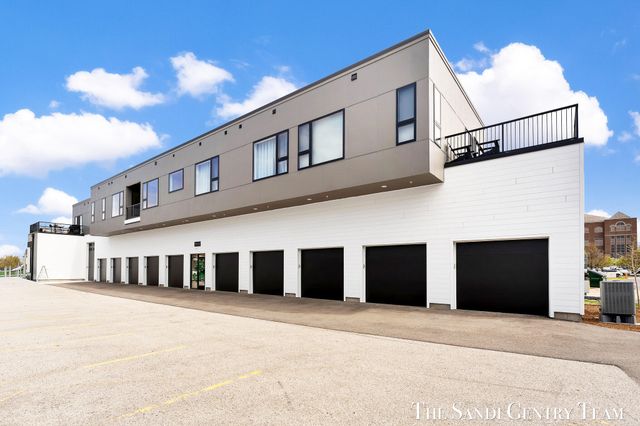 300 Washington Avenue 3, Grand Haven City, MI 49417