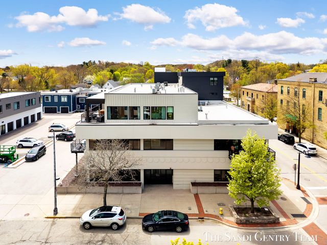 300 Washington Avenue 3, Grand Haven City, MI 49417