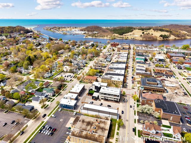 300 Washington Avenue 3, Grand Haven City, MI 49417