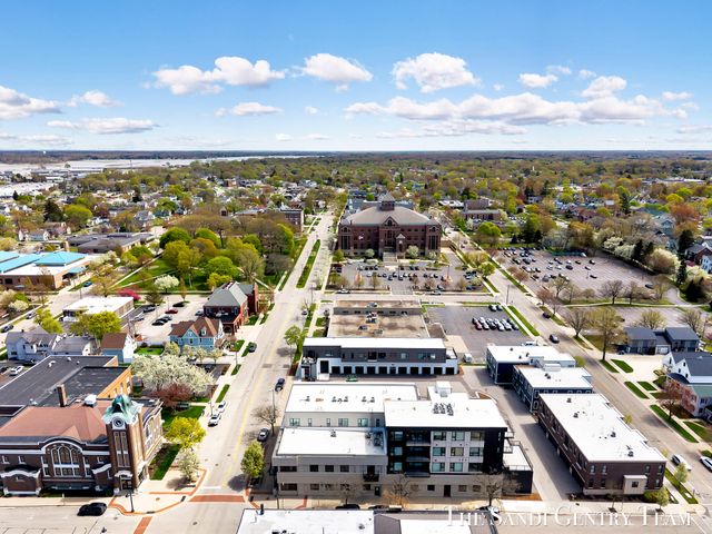 300 Washington Avenue 3, Grand Haven City, MI 49417