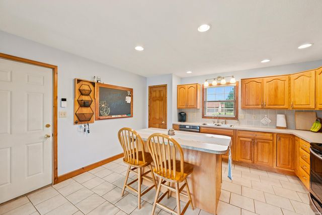 3301 E Indian Hill Drive, Muncie, IN 47302
