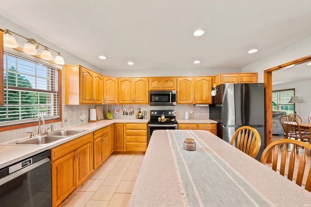 3301 E Indian Hill Drive, Muncie, IN 47302