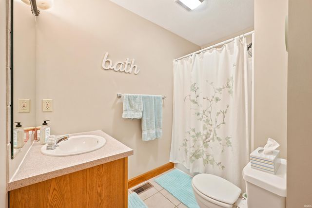 3301 E Indian Hill Drive, Muncie, IN 47302