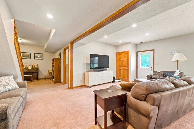 3301 E Indian Hill Drive, Muncie, IN 47302