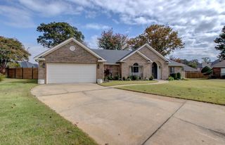 223 Chantilly Circle, Maumelle, AR 72113