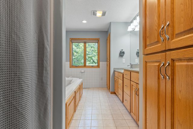 1109 Lakeview Avenue, Alexandria, MN 56308