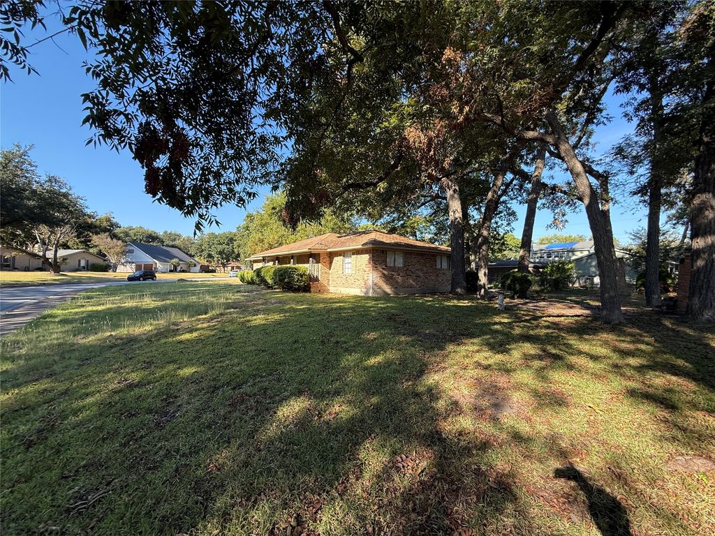 301 Lakewood Drive, Desoto, TX 75115 — photo 3