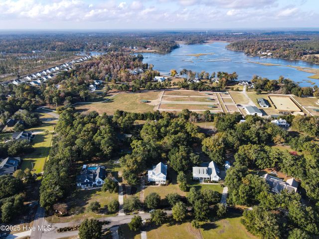 53 Ballast Point Road, Hampstead, NC 28443