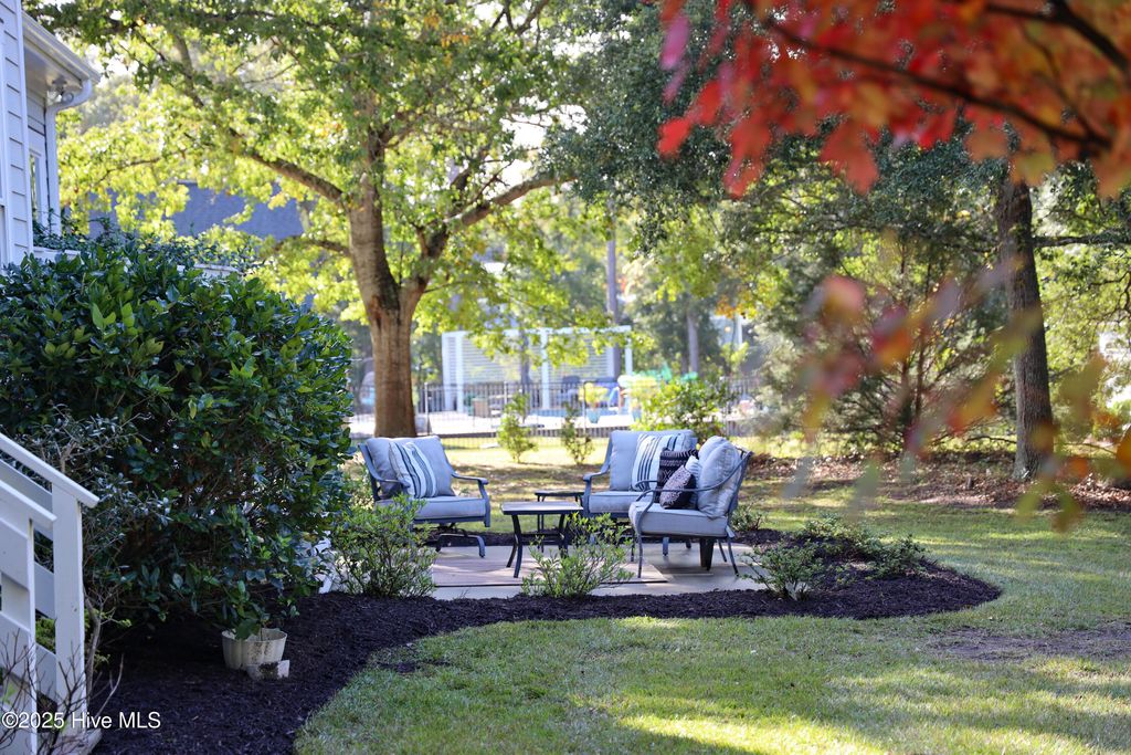 Image 3 of property listing at 53 Ballast Point Road, Hampstead, NC 28443