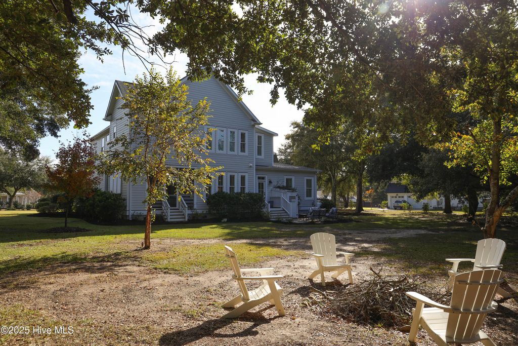 Image 4 of property listing at 53 Ballast Point Road, Hampstead, NC 28443