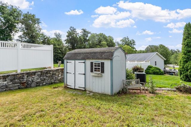 42 Pierce Farm Rd, Fitchburg, MA 01420