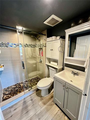 111 Royal Park Drive 1F, Oakland Park, FL 33309