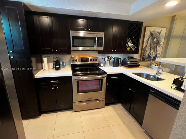 111 Royal Park Drive 1F, Oakland Park, FL 33309